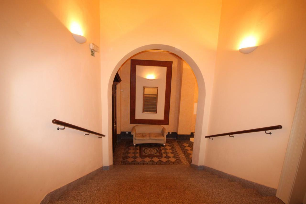 Apartment Halkova 5 Praag Buitenkant foto