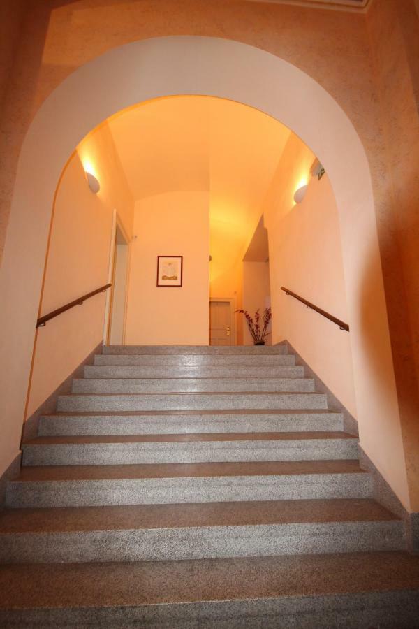 Apartment Halkova 5 Praag Buitenkant foto