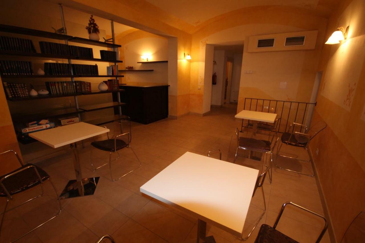 Apartment Halkova 5 Praag Buitenkant foto