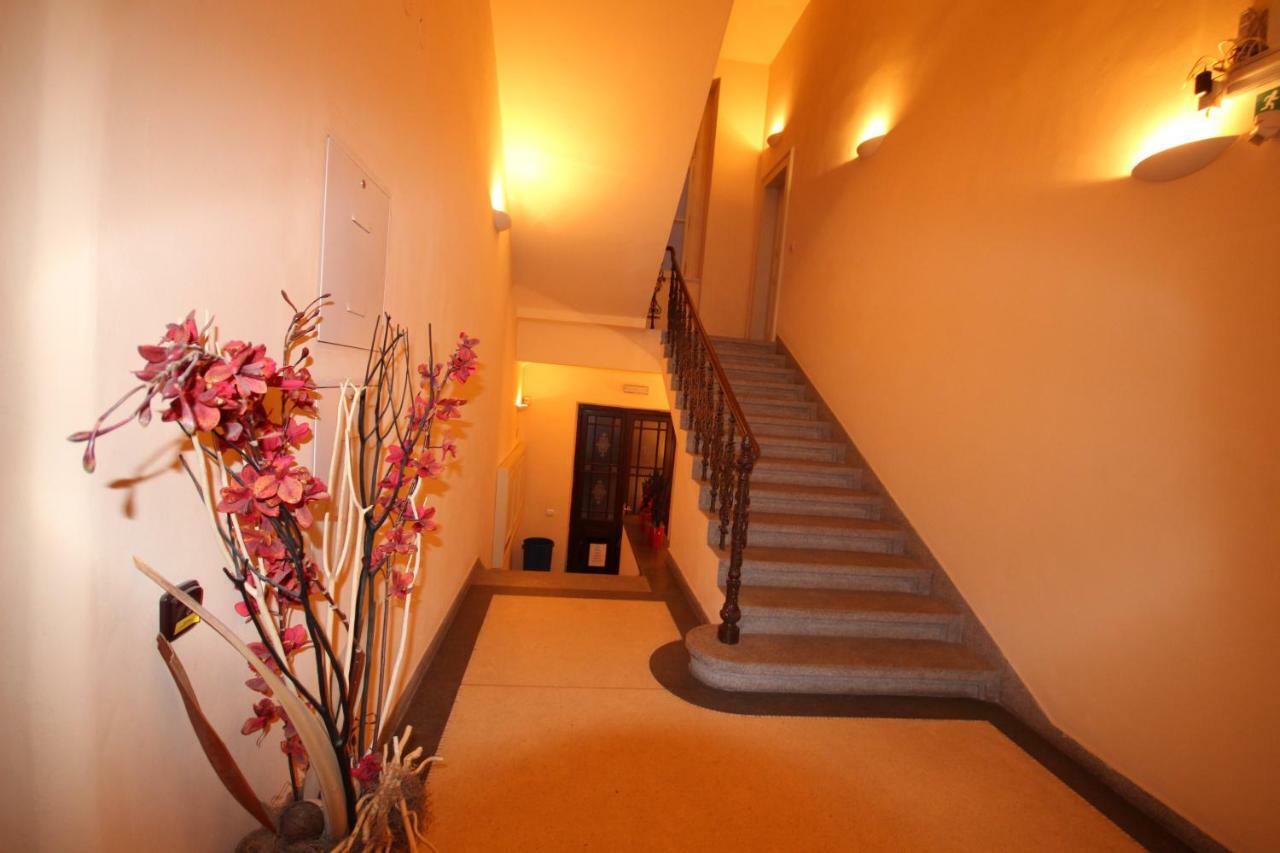 Apartment Halkova 5 Praag Buitenkant foto