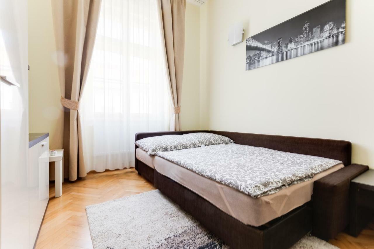 Apartment Halkova 5 Praag Buitenkant foto